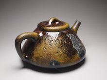 Load image into Gallery viewer, Wood Fired Shipiao Dicaoqing Yixing Teapot with Carvings of Blossoms 柴烧底槽青子冶石瓢带刻绘  260ml