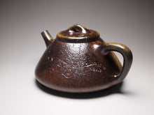 Load image into Gallery viewer, Wood Fired Shipiao Dicaoqing Yixing Teapot with Carvings of Blossoms 柴烧底槽青子冶石瓢带刻绘  260ml