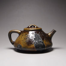 Load image into Gallery viewer, Wood Fired Shipiao Dicaoqing Yixing Teapot with Carvings of Blossoms 柴烧底槽青子冶石瓢带刻绘  260ml