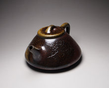 Load image into Gallery viewer, Wood Fired Shipiao Dicaoqing Yixing Teapot with Carvings of Blossoms 柴烧底槽青子冶石瓢带刻绘  260ml