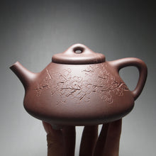 Load image into Gallery viewer, Dicaoqing Ziye Shipiao Yixing Teapot with Carvings 底槽青子冶石瓢带刻绘 270ml
