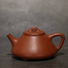 Load image into Gallery viewer, PRE-ORDER: Fully Handmade Baoshan Jiangponi Ziye Shipiao Yixing Teapot 全手工宝山降坡泥子冶石瓢 160-180ml