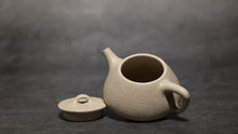 Load image into Gallery viewer, Baiyuduan Little Shipiao Yixing Teapot 白玉段小石瓢 110ml
