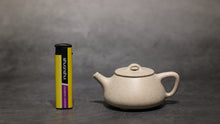 Load image into Gallery viewer, Baiyuduan Little Shipiao Yixing Teapot 白玉段小石瓢 110ml