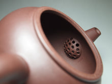 Load image into Gallery viewer, Lao Zini Big Shuiping Yixing Teapot 老紫泥大水平 385ml