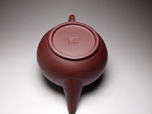 Load image into Gallery viewer, Lao Zini Big Shuiping Yixing Teapot 老紫泥大水平 385ml