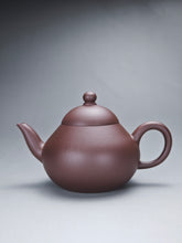 Load image into Gallery viewer, Dicaoqing Pear Yixing Teapot 底槽清梨形壶 150ml