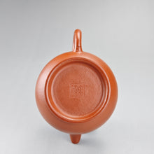Load image into Gallery viewer, Fully Handmade Zhuni Panhu Yixing Teapot by Yu Bo 余波全手工朱泥潘壶 135ml