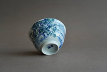 Load image into Gallery viewer, 120ml Qinghua Fanggu Jingdezhen Porcelain Teacups Set of Two