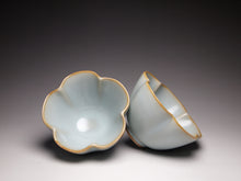 Load image into Gallery viewer, Pair of Matching 50ml Five Lobed Ruyao Teacups 汝窑天青五瓣花对杯