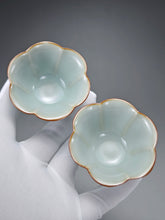 Load image into Gallery viewer, Pair of Matching 50ml Six Lobe Ruyao Teacups 天青汝窑六瓣花对杯