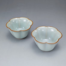 Load image into Gallery viewer, Pair of Matching 50ml Six Lobe Ruyao Teacups 天青汝窑六瓣花对杯