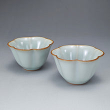 Load image into Gallery viewer, Pair of Matching 50ml Six Lobe Ruyao Teacups 天青汝窑六瓣花对杯