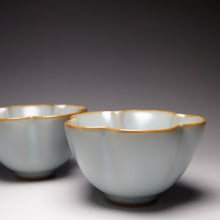 Load image into Gallery viewer, Pair of Matching 50ml Five Lobed Ruyao Teacups 汝窑天青五瓣花对杯