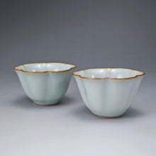 Load image into Gallery viewer, Pair of Matching 50ml Six Lobe Ruyao Teacups 天青汝窑六瓣花对杯