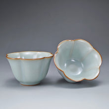 Load image into Gallery viewer, Pair of Matching 50ml Six Lobe Ruyao Teacups 天青汝窑六瓣花对杯