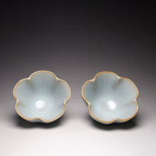 Load image into Gallery viewer, Pair of Matching 50ml Five Lobed Ruyao Teacups 汝窑天青五瓣花对杯