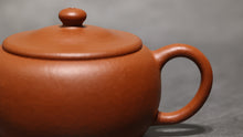 Load image into Gallery viewer, Zhuni Dahongpao Ming Style Limao Yixing Teapot 朱泥大红袍明式笠帽 125ml