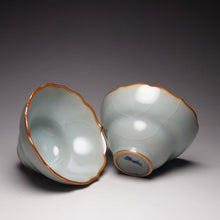 Load image into Gallery viewer, Pair of Matching 60ml Lotus Leaf Ruyao Teacups 汝窑荷叶边对杯
