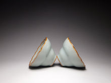 Load image into Gallery viewer, Pair of Matching 60ml Lotus Leaf Ruyao Teacups 汝窑荷叶边对杯