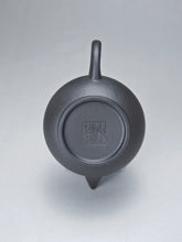 Load image into Gallery viewer, Heini (Wuhui Zhuni) Shuiping Yixing Teapot 焐灰朱泥小水平 65ml