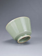 Load image into Gallery viewer, 70ml Miseyou Porcelain Horseshoe Teacup from Jingdezhen 秘色釉小马蹄杯