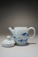 Load image into Gallery viewer, Qinghua Fish Motif Jingdezhen Porcelain Teapot 青花写意小高仕壶 70ml
