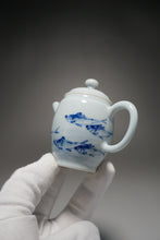 Load image into Gallery viewer, Qinghua Fish Motif Jingdezhen Porcelain Teapot 青花写意小高仕壶 70ml