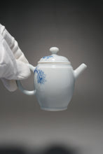 Load image into Gallery viewer, Qinghua Little Bird Jingdezhen Porcelain Teapot 青花写意小高仕壶 70ml