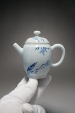 Load image into Gallery viewer, Qinghua Bird on Branch Jingdezhen Porcelain Teapot 青花写意小高仕壶 70ml