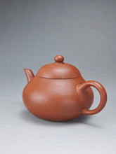 Load image into Gallery viewer, Zhuni Dahongpao Pear Yixing Teapot 朱泥大红袍梨形 120ml