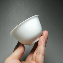Load image into Gallery viewer, 75ml Tianbaiyou Jingdezhen Porcelain Yashou Teacup 甜白压手杯