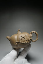 Load image into Gallery viewer, Fully Handmade Lao Duanni Pumpkin Yixing Teapot by Fan Aijuan 全手工老段泥南瓜壶 (范爱娟制) 210ml