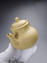 Load image into Gallery viewer, Benshan lüni Gourd Yixing Teapot 本山绿泥葫芦 200ml