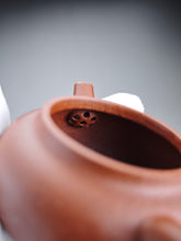 Load image into Gallery viewer, Zhuni Dahongpao Bianyu Yixing Teapot 朱泥大红袍扁玉 120ml