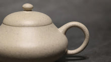 Load image into Gallery viewer, Baiyuduan Pear Yixing Teapot 白玉段梨形壶 140ml