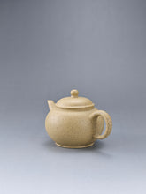Load image into Gallery viewer, Benshan Lüni Little Shuiping Yixing Teapot 本山绿泥小水平 80ml