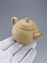 Load image into Gallery viewer, Benshan Lüni Little Shuiping Yixing Teapot 本山绿泥小水平 80ml