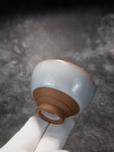 Load image into Gallery viewer, 80ml Ltd. Ed. Ruyao FangHua Master's Teacup 汝窑芳华主人杯