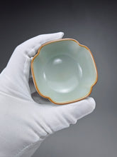 Load image into Gallery viewer, Pair of Matching 50ml Four Lobed Ruyao Teacups 汝窑天青四瓣花对杯