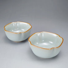 Load image into Gallery viewer, Pair of Matching 50ml Four Lobed Ruyao Teacups 汝窑天青四瓣花对杯