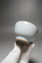 Load image into Gallery viewer, 80ml Moon White Ruyao Shangshan Teacup 月白汝窑上善杯