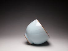 Load image into Gallery viewer, 80ml Straight Wall Royal Jade Ruyao Teacup 汝窑御青直立杯