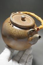 Load image into Gallery viewer, Wood Fired Baiyuduan Yixing Clay Round Kettle 白玉段柴烧烧水壶 820ml