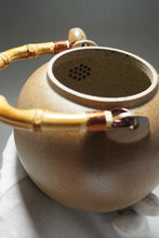 Load image into Gallery viewer, Wood Fired Baiyuduan Yixing Clay Round Kettle 白玉段柴烧烧水壶 820ml