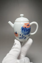 Load image into Gallery viewer, Qinghua Persimmon Jingdezhen Fine Porcelain Teapot by Master KuangShi 青花匡石手绘高士壶-柿子 85ml