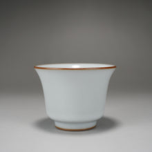 Load image into Gallery viewer, 85ml Moon White Ruyao Horseshoe Teacup 月白汝窑马蹄杯
