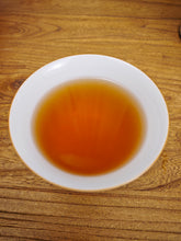 Load image into Gallery viewer, 2005 Spring Rongshi 戎氏 MENGKU BIG SNOWY MOUNTAIN Ancient Tree Raw Pu'er Tea Cake