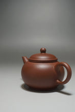 Load image into Gallery viewer, Red Lao Zini Shuiping Yixing Teapot 红老紫泥水平 90ml
