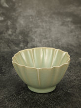 Load image into Gallery viewer, 90ml Renaissance Series Ruyao Lotus Teacup 汝窑复古釉荷瓣杯